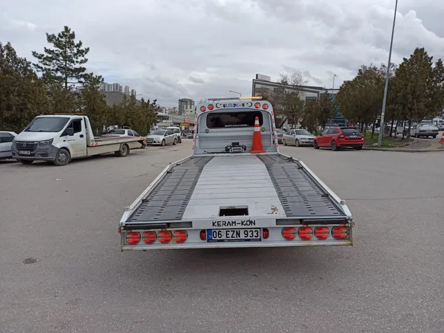 Çekici aracın arka ve rampa bölümü